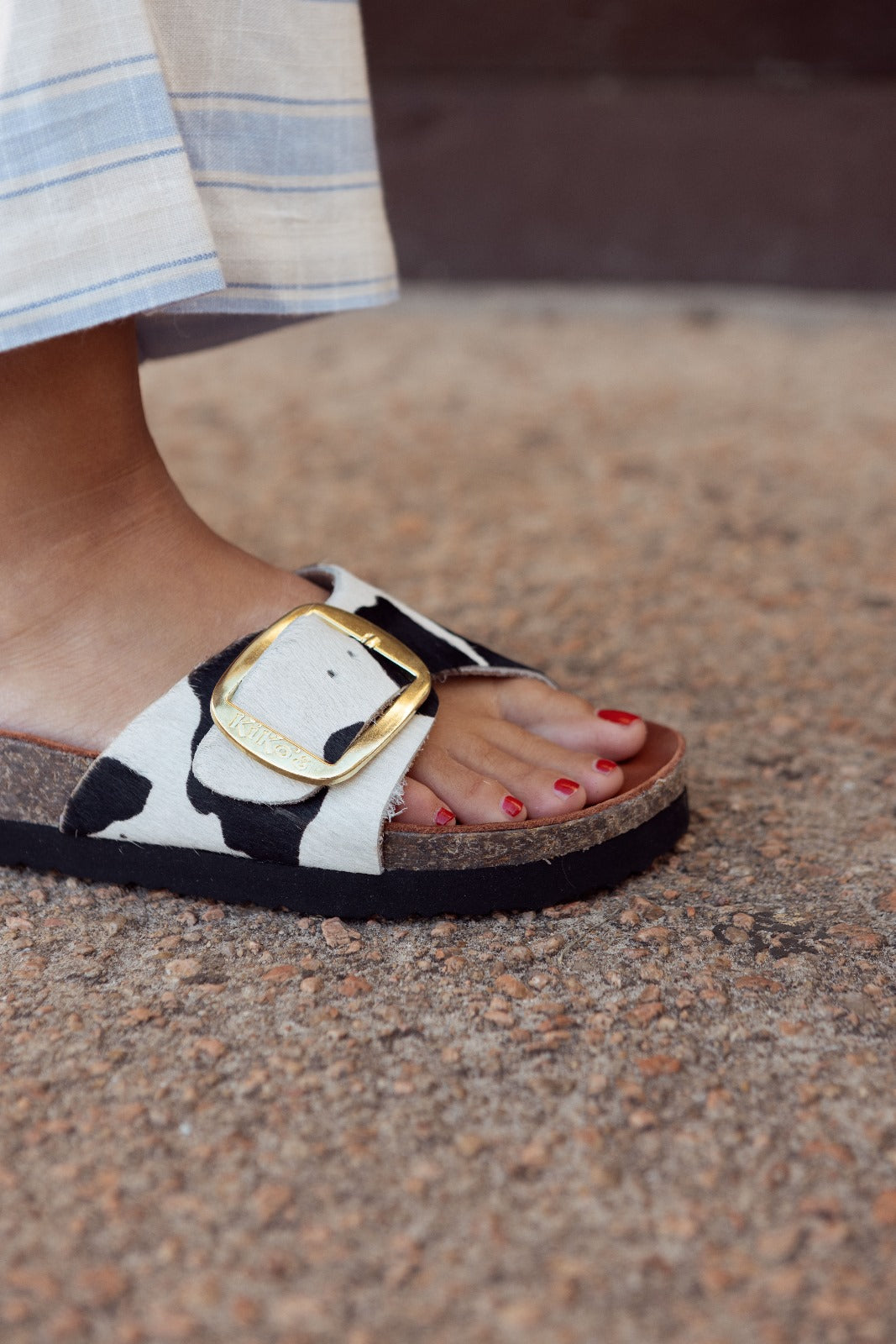 Clover: Sandalia Kiko's una hebilla Vaca