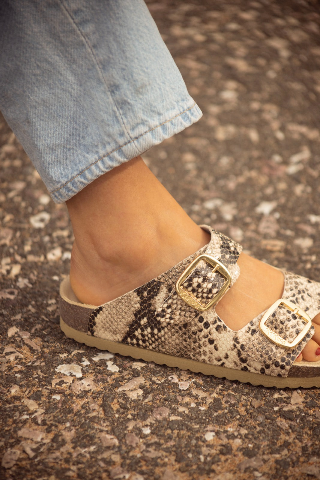 Clover: Sandalia Kiko's dos hebillas Vibora