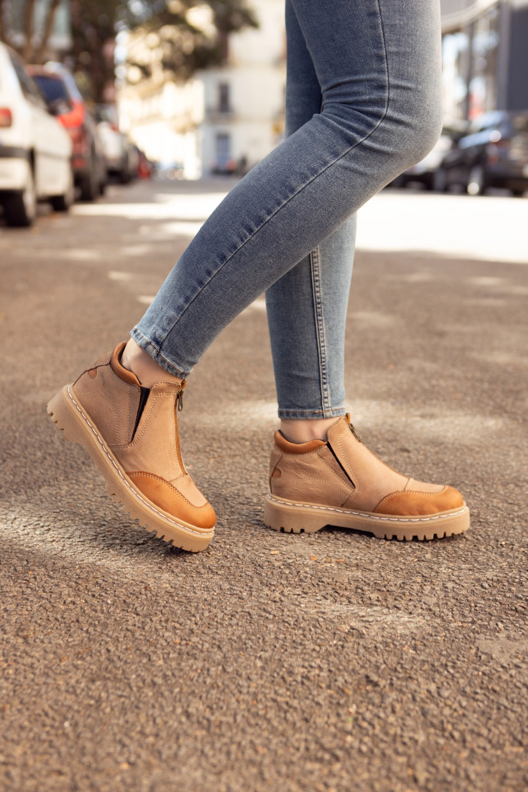 Tracker: Bota Kiko's Taupe