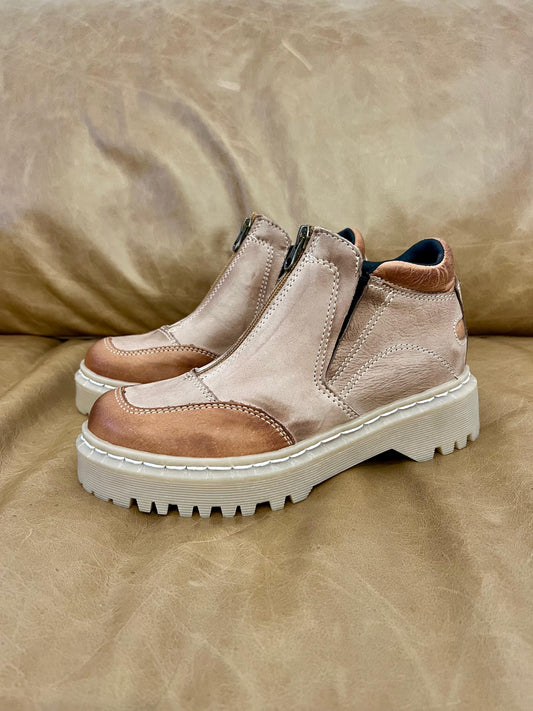 Tracker: Bota Kiko's Taupe