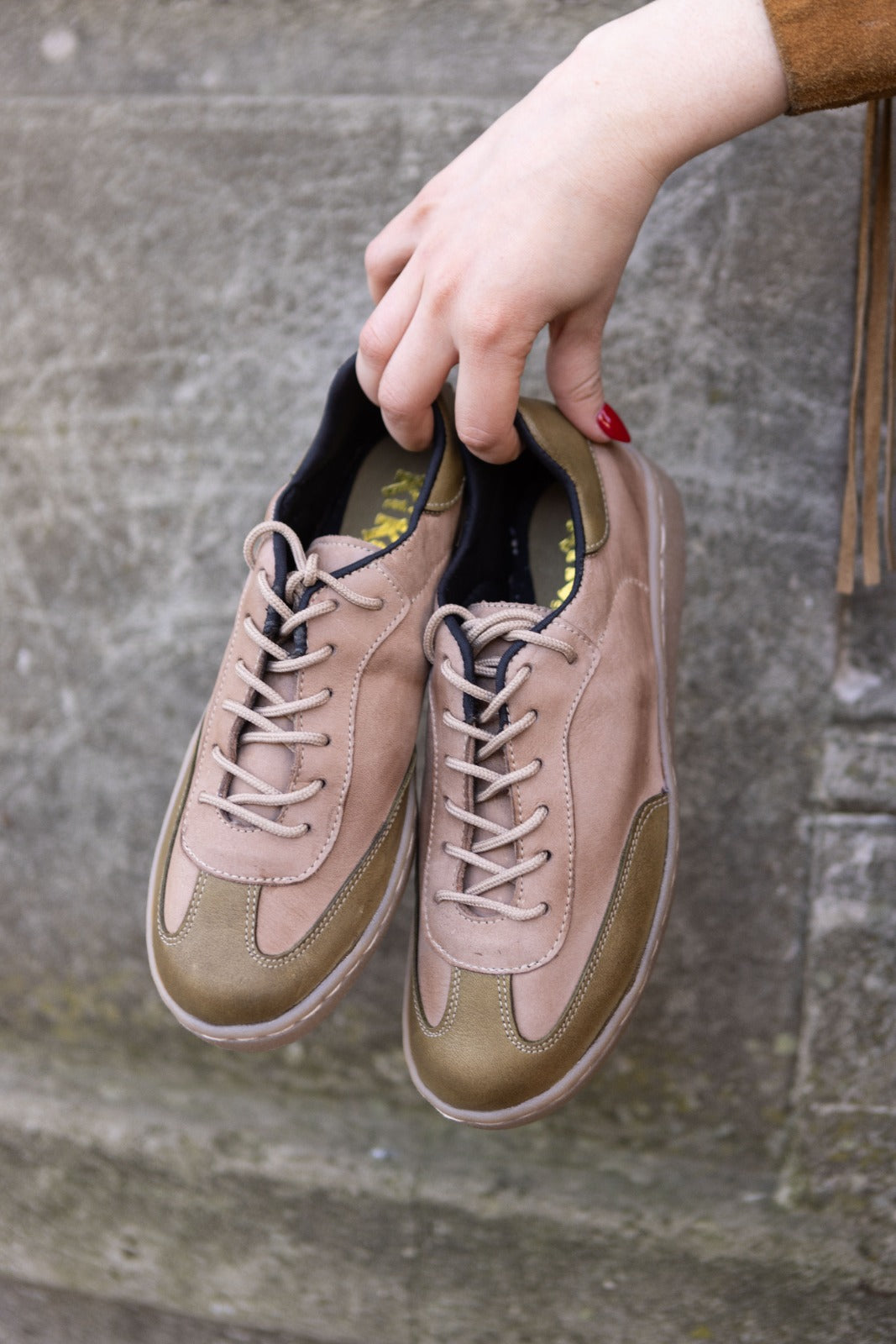 Viena: Sneaker Kiko's Taupe con verde